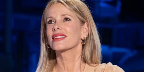 Camicia Estate 2021: a righe di Alessia Marcuzzi è tendenza 